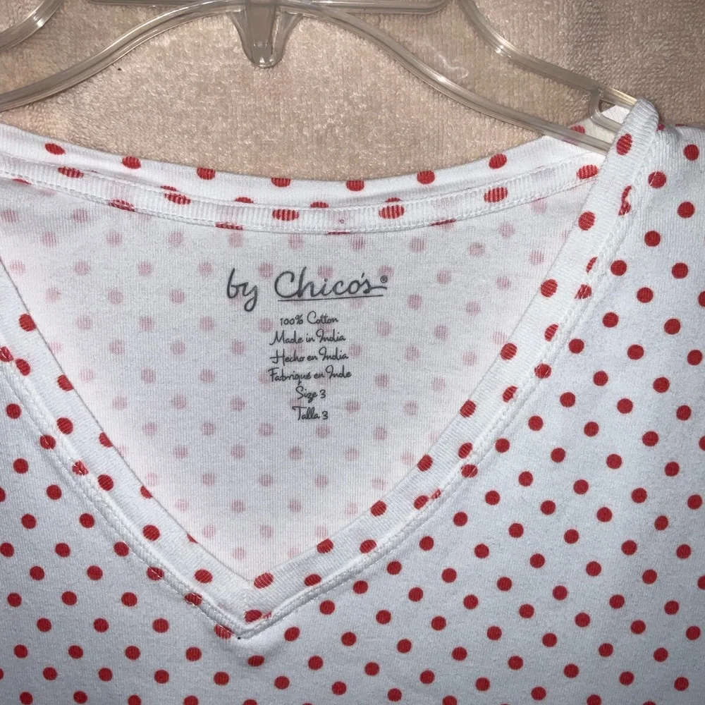Chico’s Polka Dots V-Neck Tee White w Small Salmon Pink dots, size XL, Chico’s 3 - Picture 2 of 7